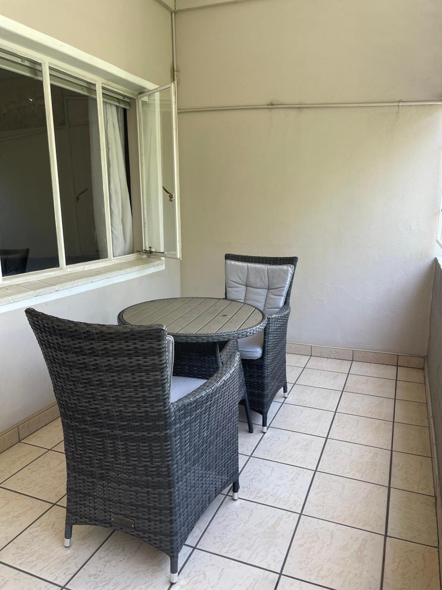 Stern Self Catering Apartments Windhoek Eksteriør billede