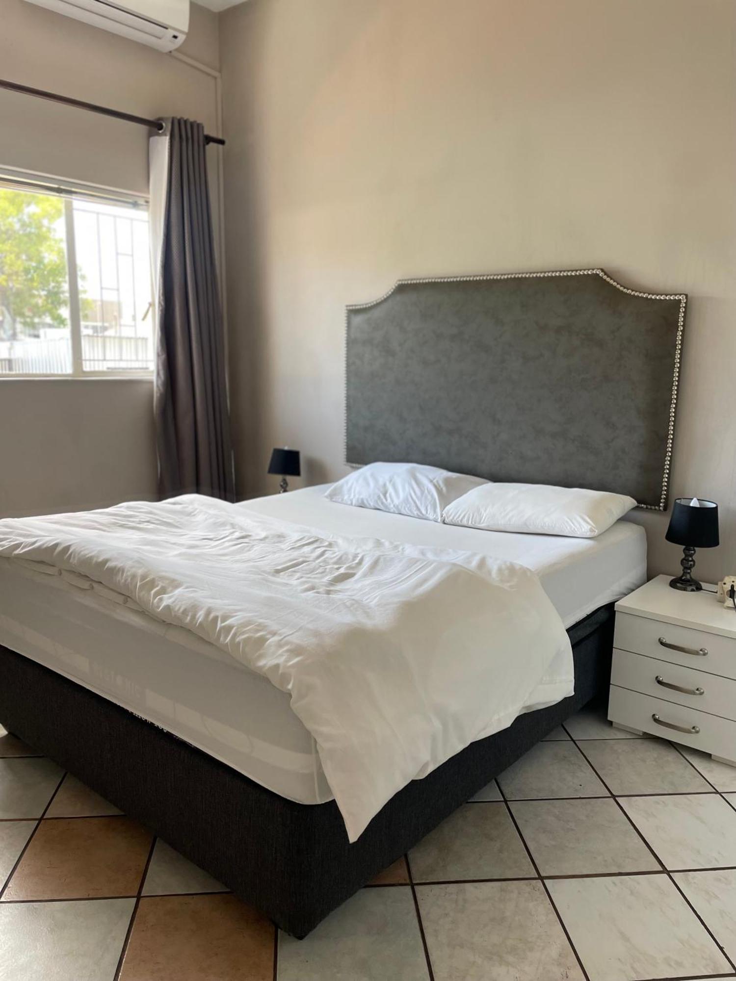 Stern Self Catering Apartments Windhoek Eksteriør billede