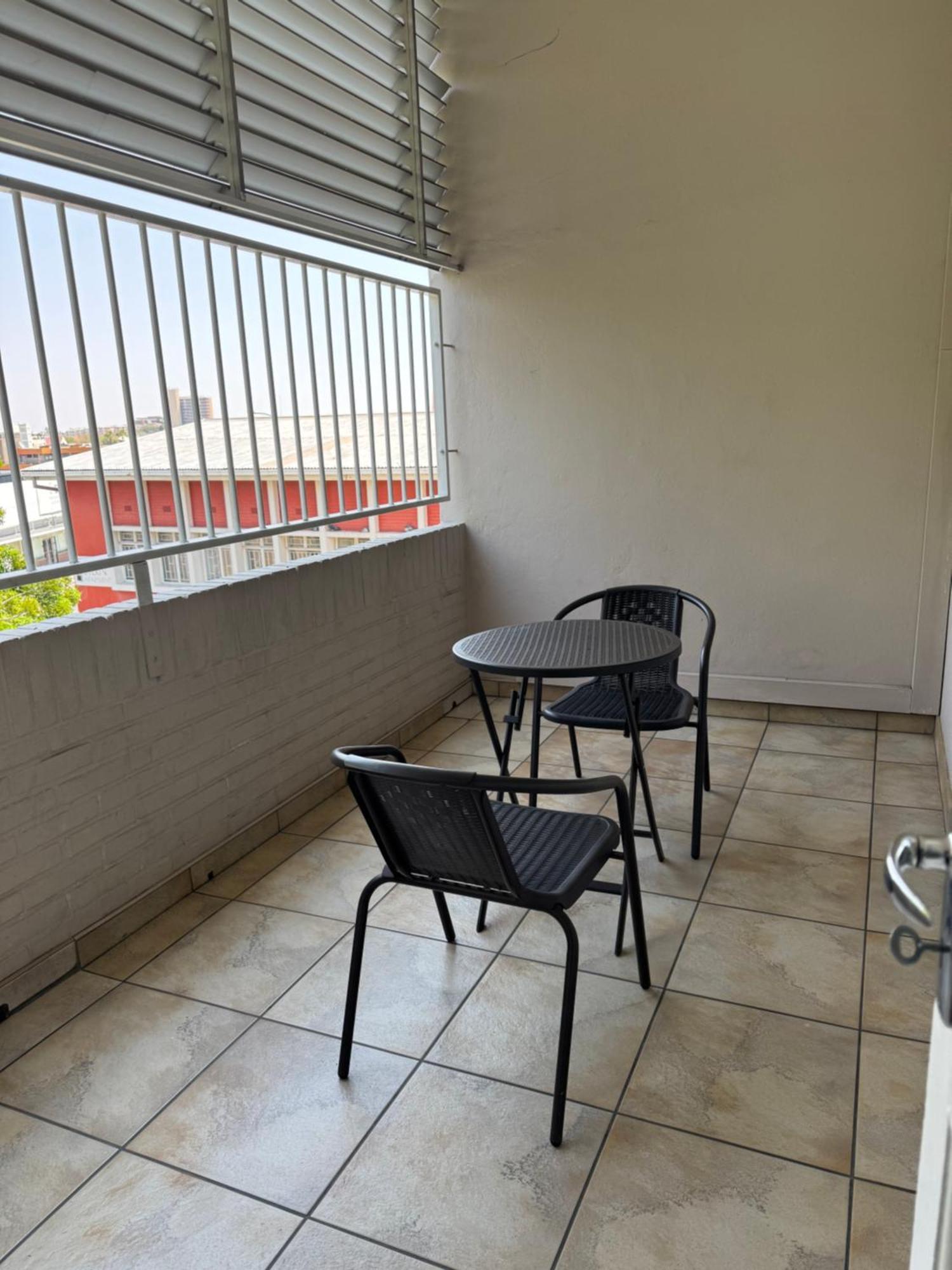 Stern Self Catering Apartments Windhoek Eksteriør billede